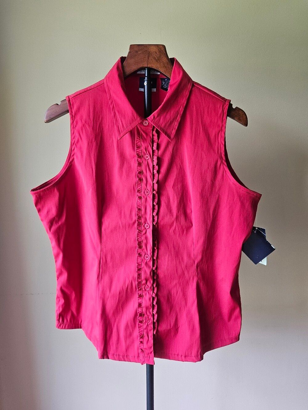 NWT DCC Missy Sleeveless Ruffle-Trim Button Front Top - Red Size Medium